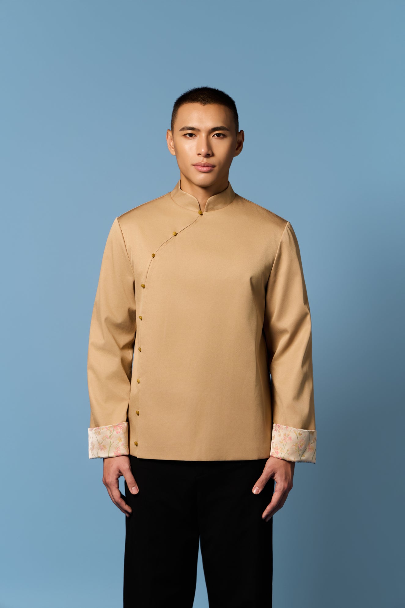 Flipped Cuff Men’s Top in OAK + GOLD