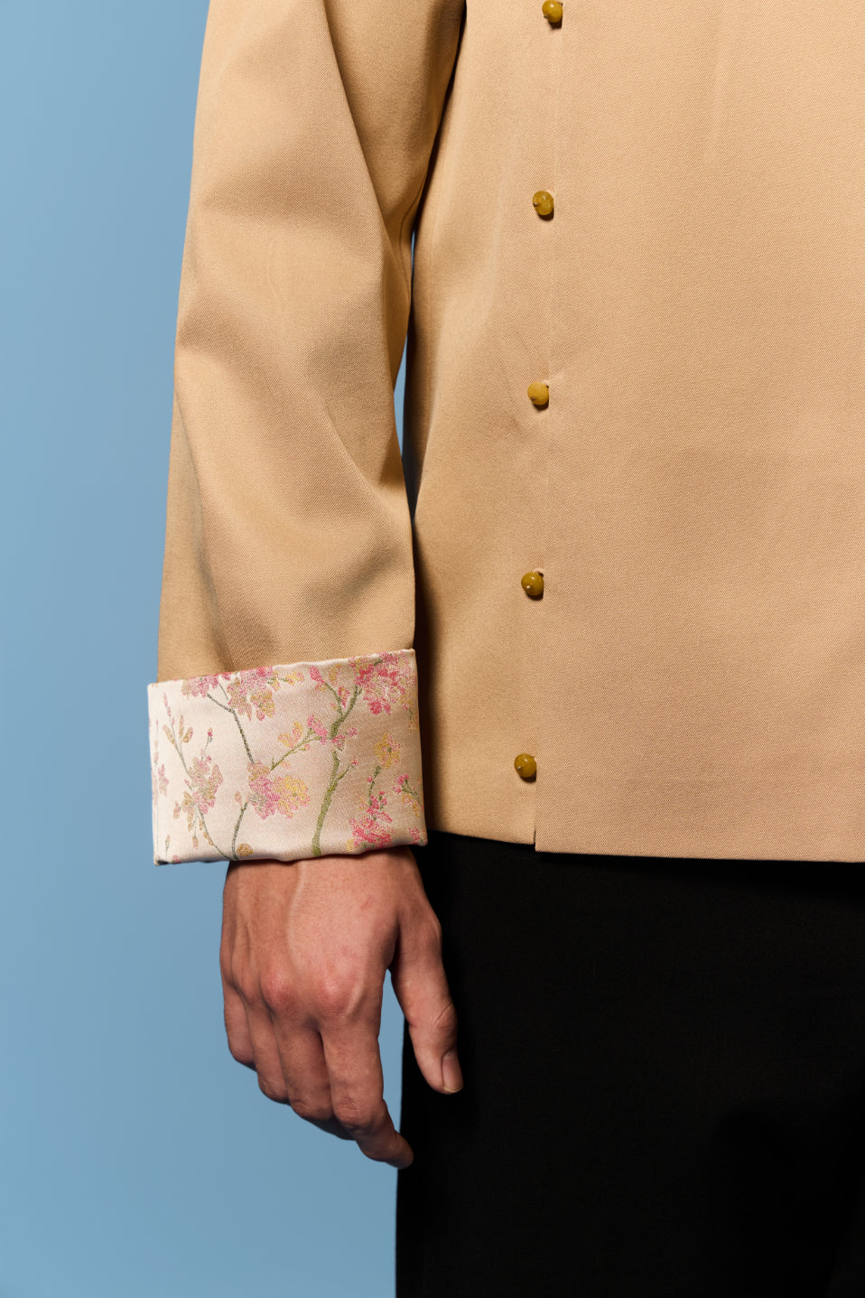 Flipped Cuff Men’s Top in OAK + GOLD