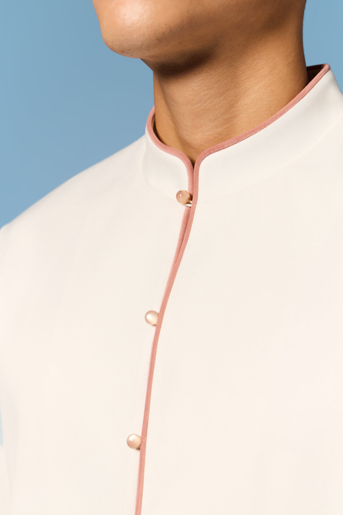 Piped Men’s Top in White