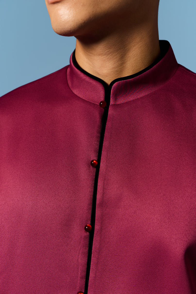 Piped Men’s Top in BERRY