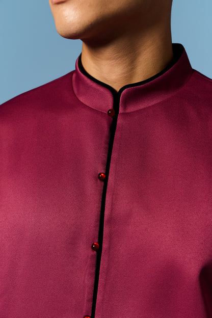 Piped Men’s Top in BERRY
